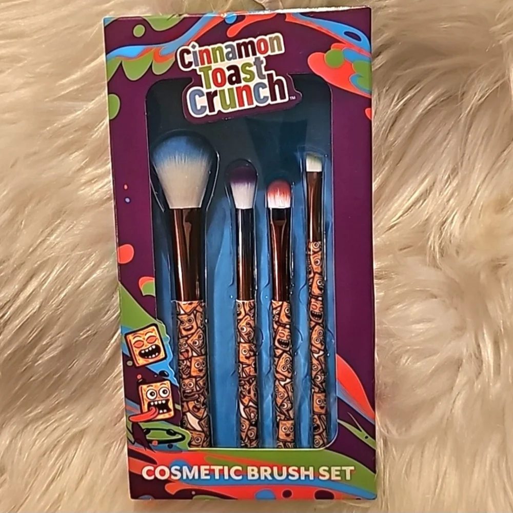 Cinnamon Toast Crunch 4 Piece Cosmetic Brush Set